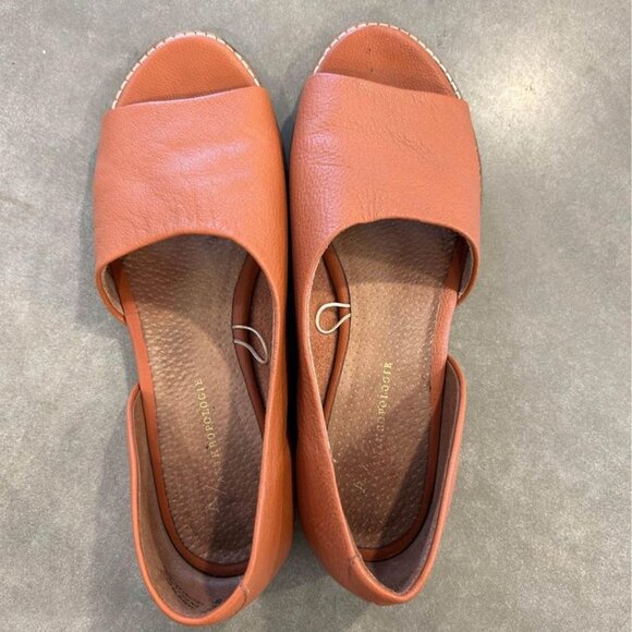 ANTHROPOLOGIE leather flats. Cognac. Womans size 8. - Picture 5 of 11